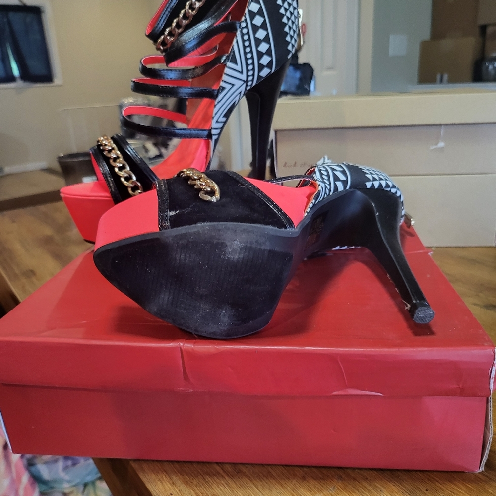 Heels - Picture 7 of 11